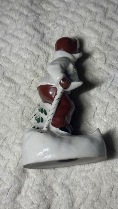Продам фарфоровую статуетку мальчик на лыжах СССР