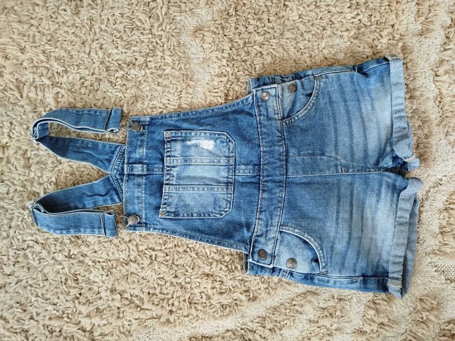 Ogrodniczki krótkie spodenki dziewczęce jeansowe Reserved r. 134