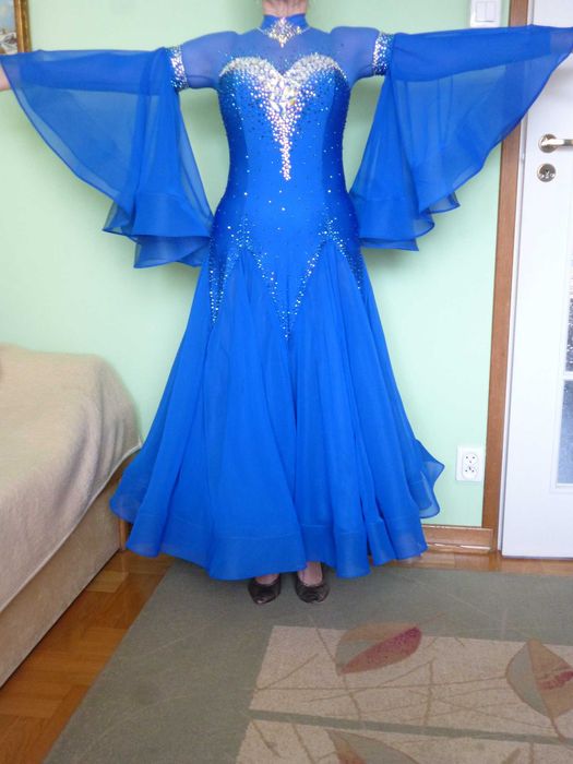 Sukienka do tańca towarzyskiego – turniejowa „standard”