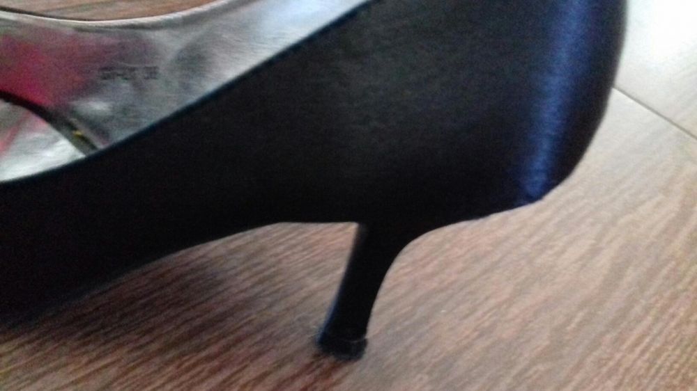 Eleganckie czarne buty szpilka 38