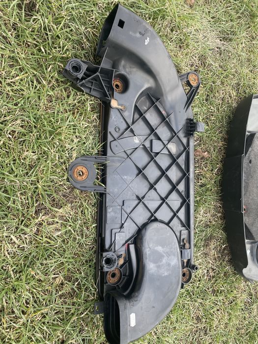 Корпус воздушного фильтра на BMW F10