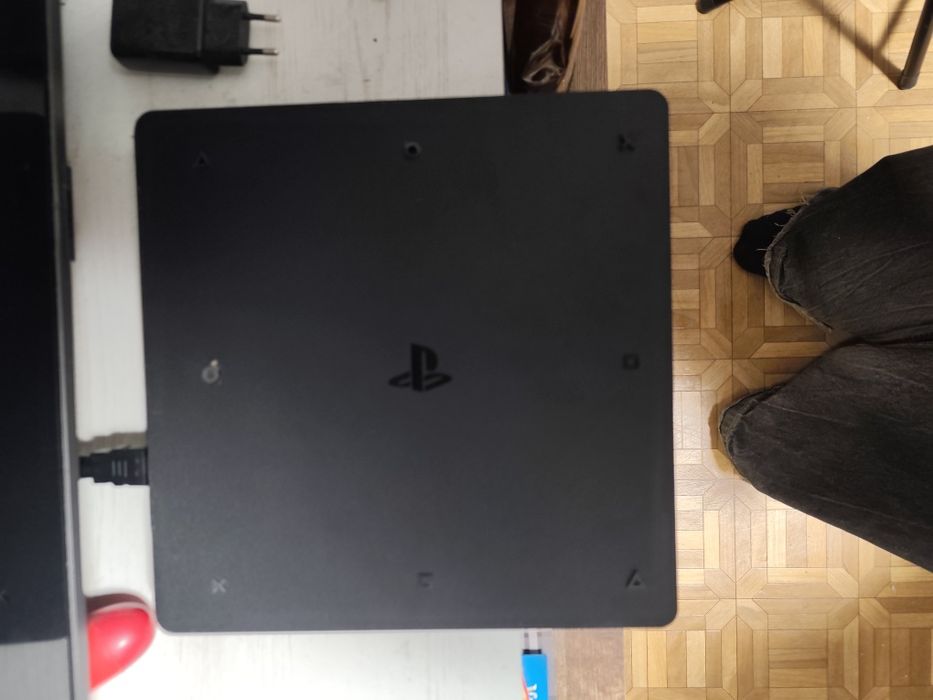 PS4 +2геймпада и аккаунт