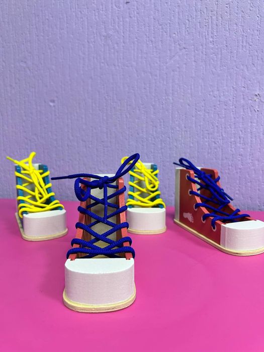 Тренажер шнурівка. Дерев'яний кед.