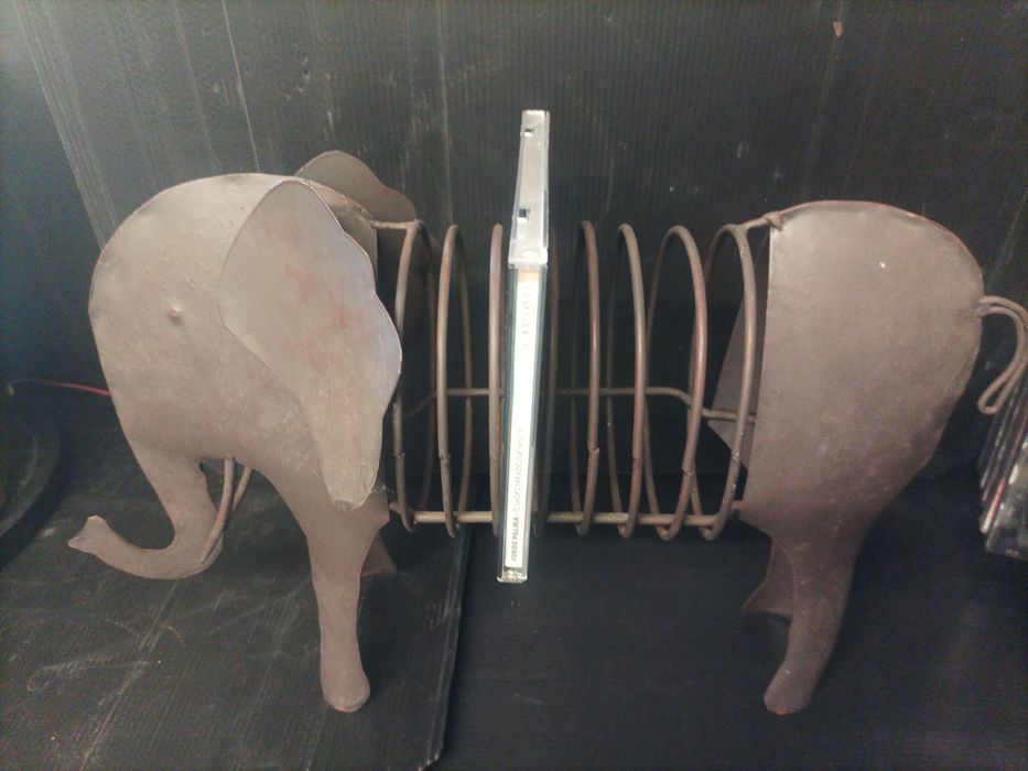 Elefante metálico suporte 8 CD/DVD