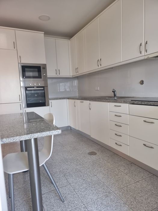 T2 + 1 / Zona Industrial /Garagem