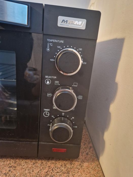 Piekarnik elektryczny z termoobiegiem