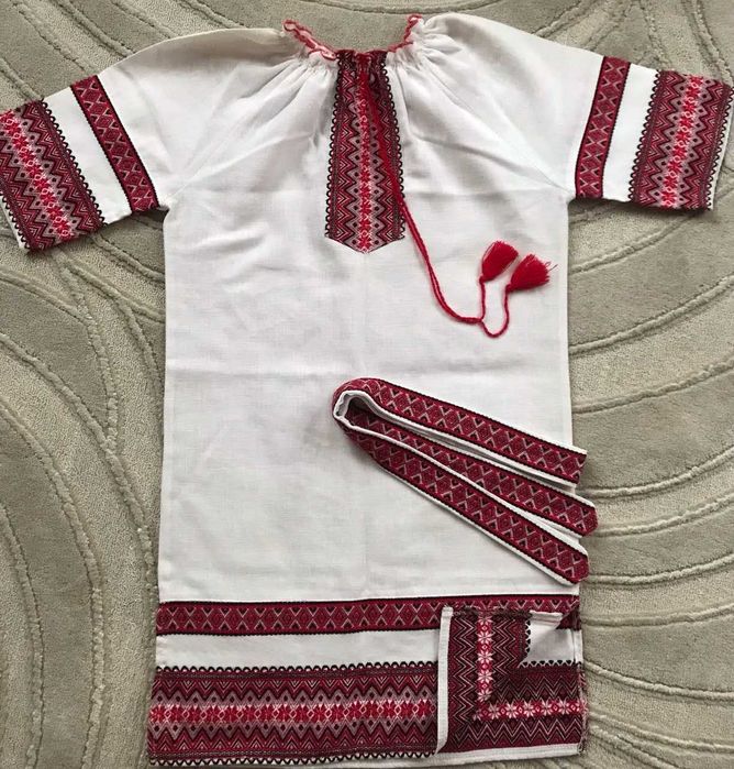 Вишиванка. Вишите плаття на дівчину