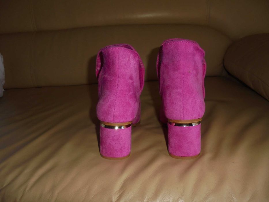 Botins de senhora cor - de - rosa