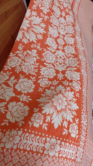 Colcha antiga laranja