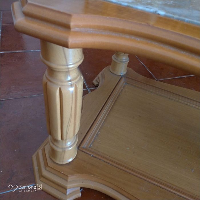 Mesa de centro em madeira e mármore