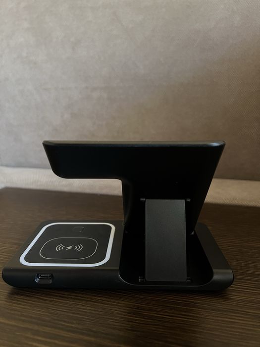 Бездротова зарядна станція 3 в 1 для Iphone,Airpods,Apple watch,Androi