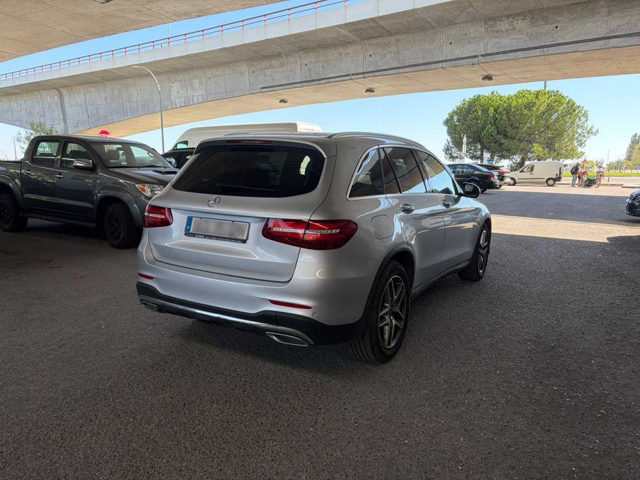 Mercedes-Benz GLC 220d 4 Matic - AMG Line - Jantes de 19" Polegadas.