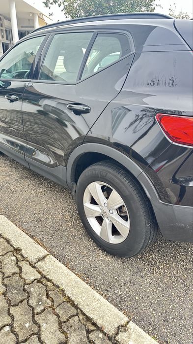Volvo XC40 preto