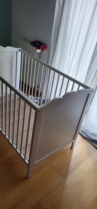 Berço Ikea em bom estado, dois níveis de altura