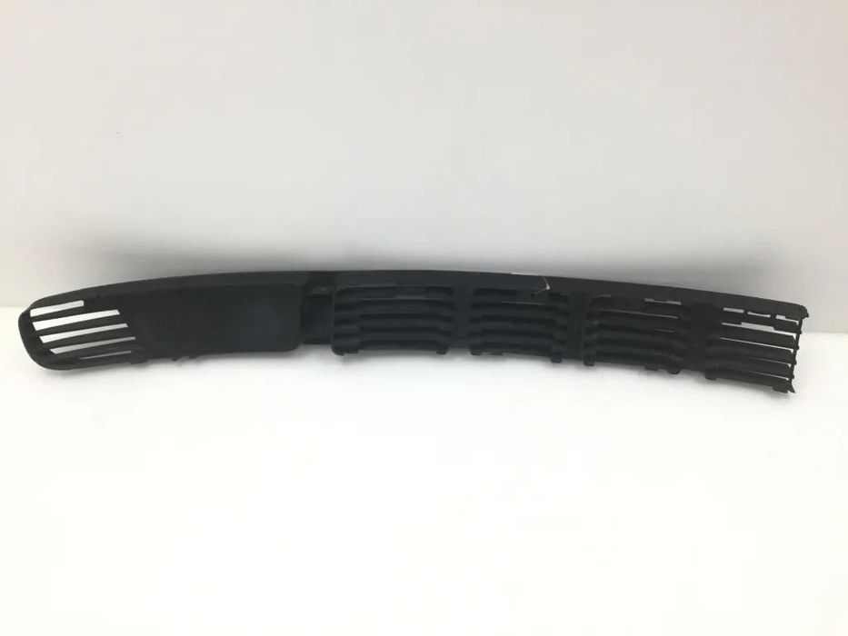Grelha Esquerda Para-choques - Volkswagen Passat 3B B5