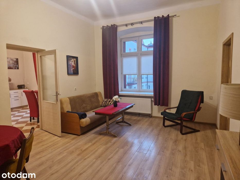 M3 do zamieszkania, w kamienicy, ścisłe centrum, ul. Piłsudskiego.