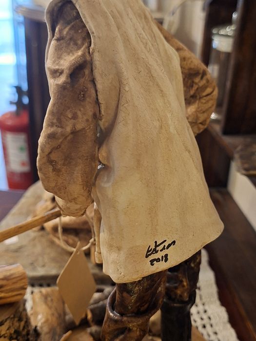 Fantástico madeireiro ou lenhador feito pela artista Ester Andrade