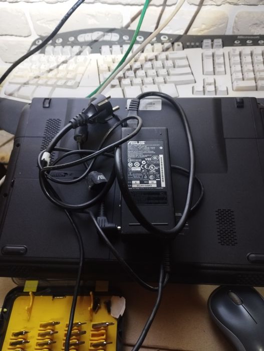 Asus K40AF не включається