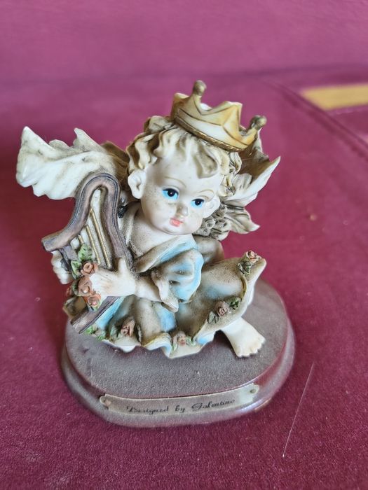 Estatuetas em marfinite