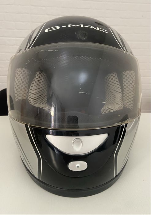 Vendo capacete preto e cinzento