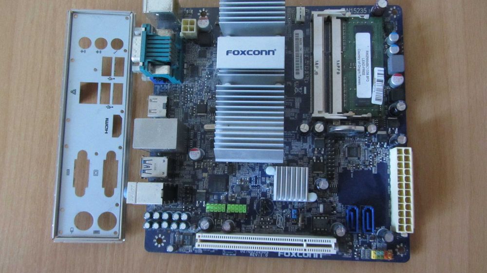 Материнська плата Foxconn D270S/D250S + CPU Intel Atom D2700+RAM 2Gb