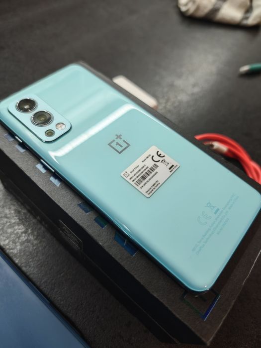 Smartfon OnePlus Nord 2 z ładowarką i pudełkiem
