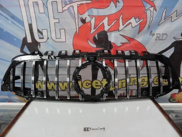 Grelha frontal em preto piano brilhante e cromado com espaço para símbolo e camera para Mercedes Classe A W177 / V177 2018-2022 Panamericana / GT-R