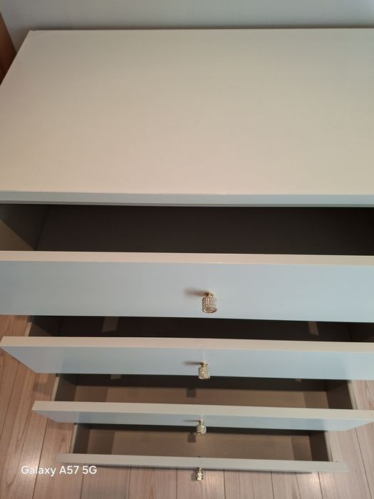 Cómoda MALM branca 4 gavetas