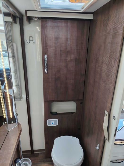 Autocaravana Mc Louis Ness 80 G (cama central)