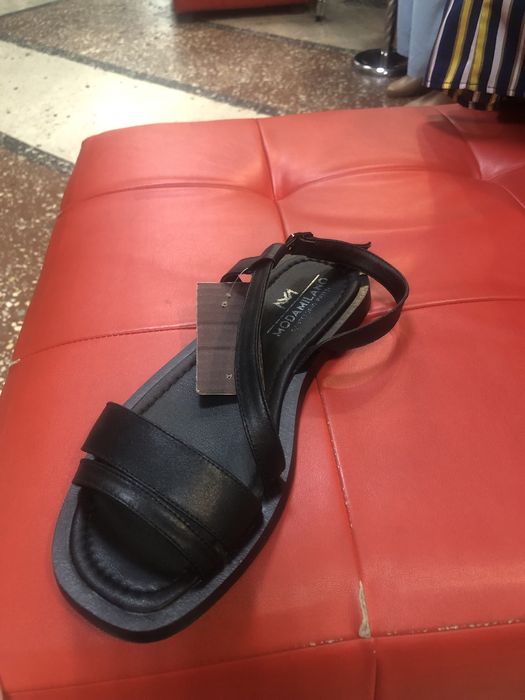 Босоніжки шкіряні