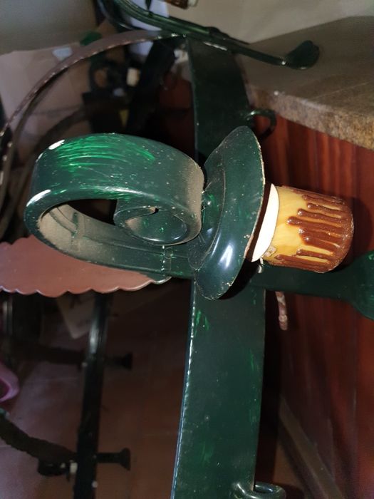 Candeeiro em armação de ferro trabalhado