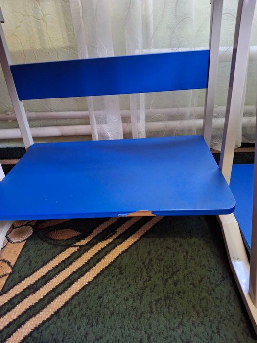 Комп'ютерний стіл