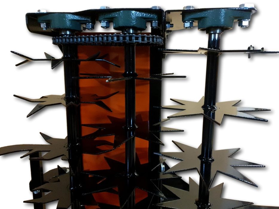 Aerator 3 Rzędowy wertykulator z broną sprezynową do traktorka Film