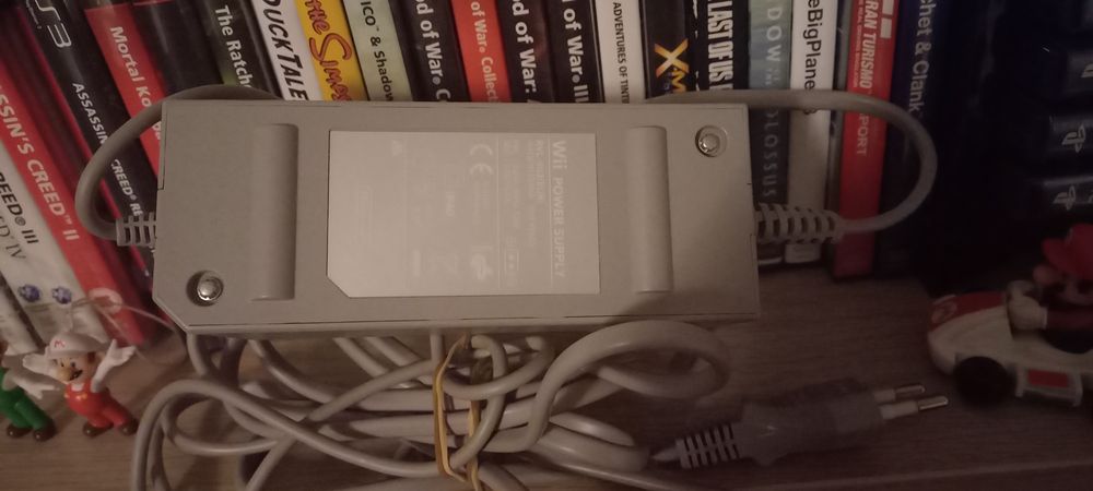 Cabo alimentação consola Wii oficial

- Cor cinza.

Irei colocar mais