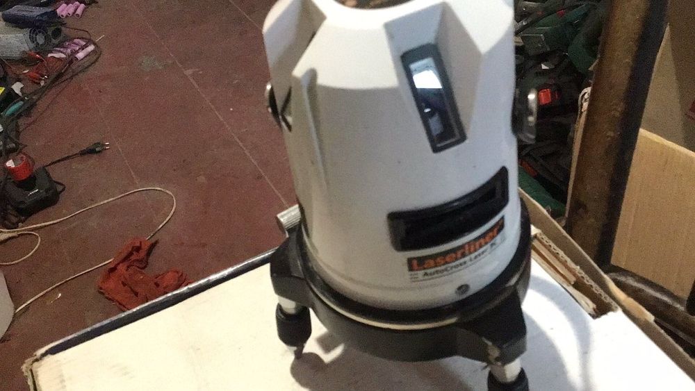 Товар с Германии  Лазерный уровень Невелир laserliner Laser 5 PRO