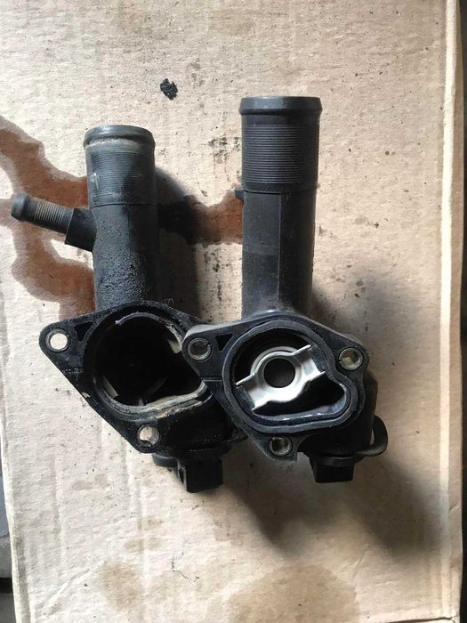 Корпус термостата Рено Кенго 1,5 dci евро  3,4