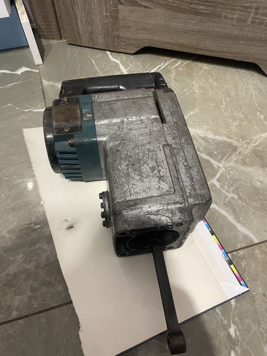 Makita hm1303 mlot wyburzeniowy udarowy