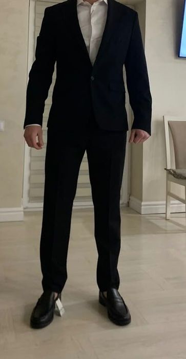 Продаж чоловічого костюму Zara