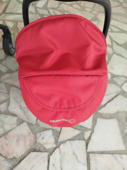 Carrinho de bebê e bibicoque