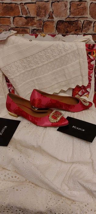 Luksusowe różowe czółenka w kwiatowy wzór Marki Kazar