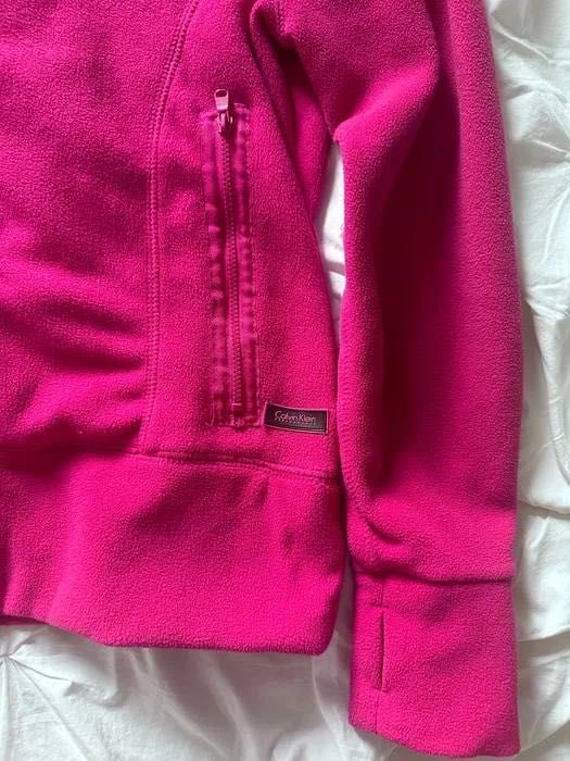 rozowy sweterek zapinany na zamek Calvin Klein S