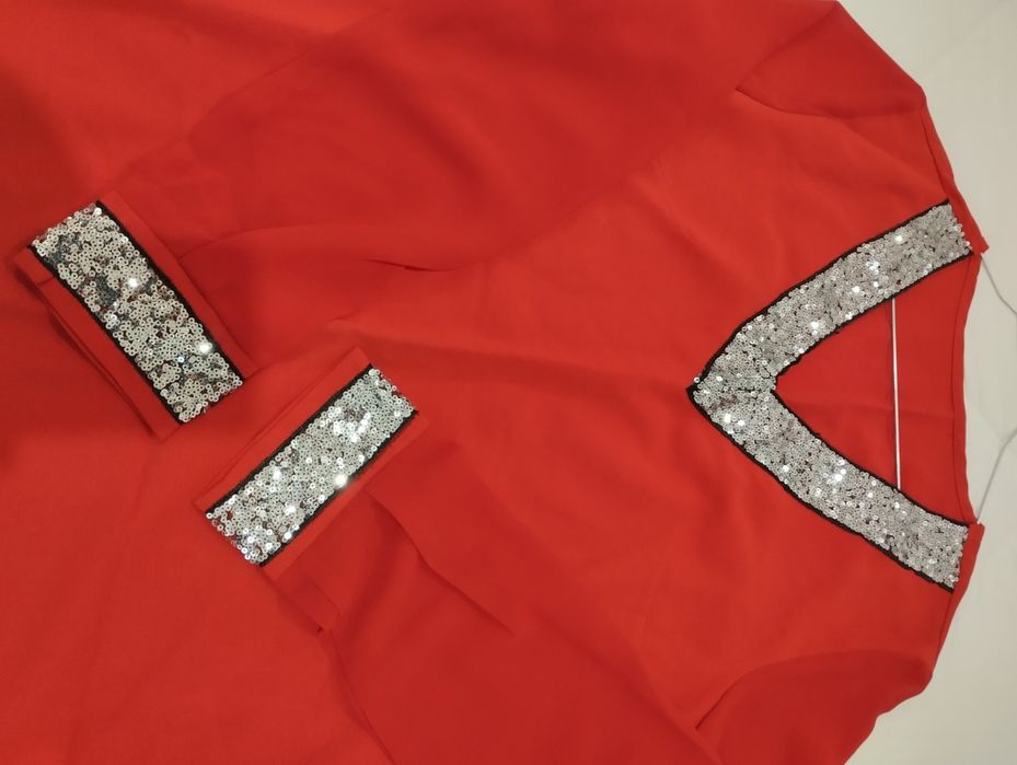 Blusa vermelha com lantejoulas.Nova