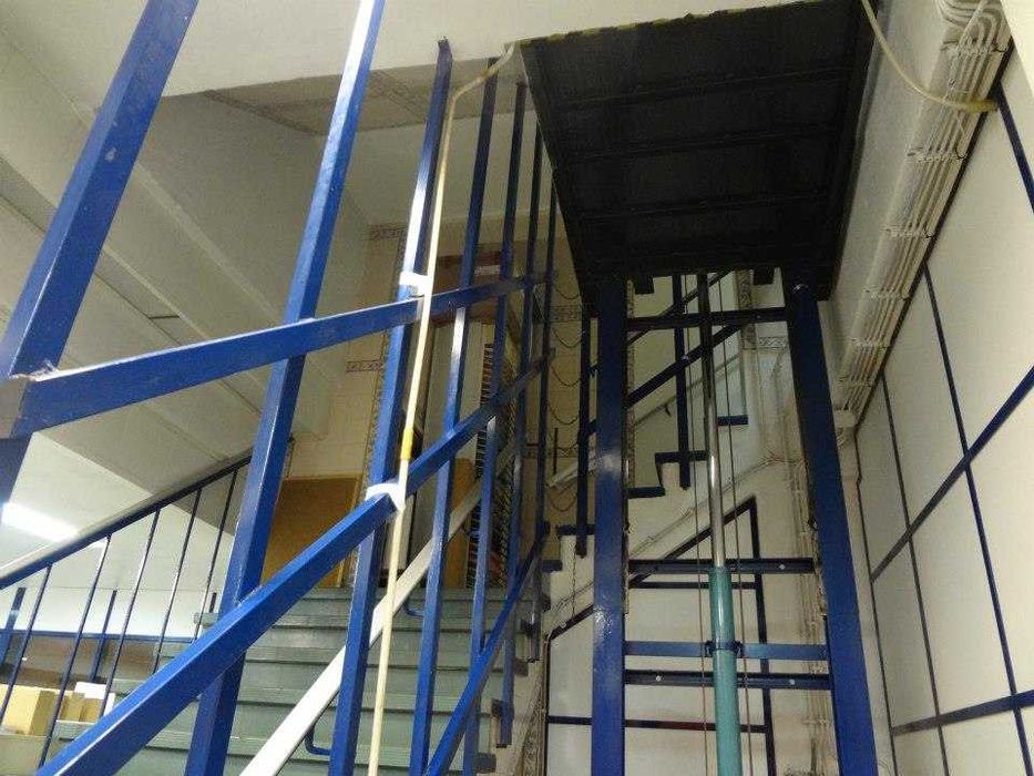 Arrenda-se loja em Algés