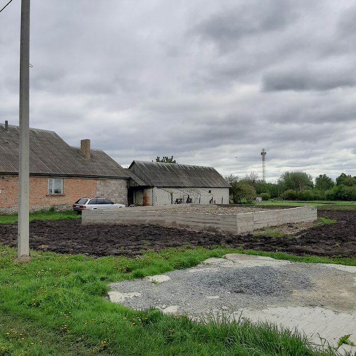 Земельна ділянка в м.Корець з новими фундаментом