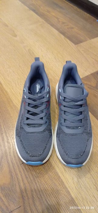 Кроссовки , кросівки , красовки