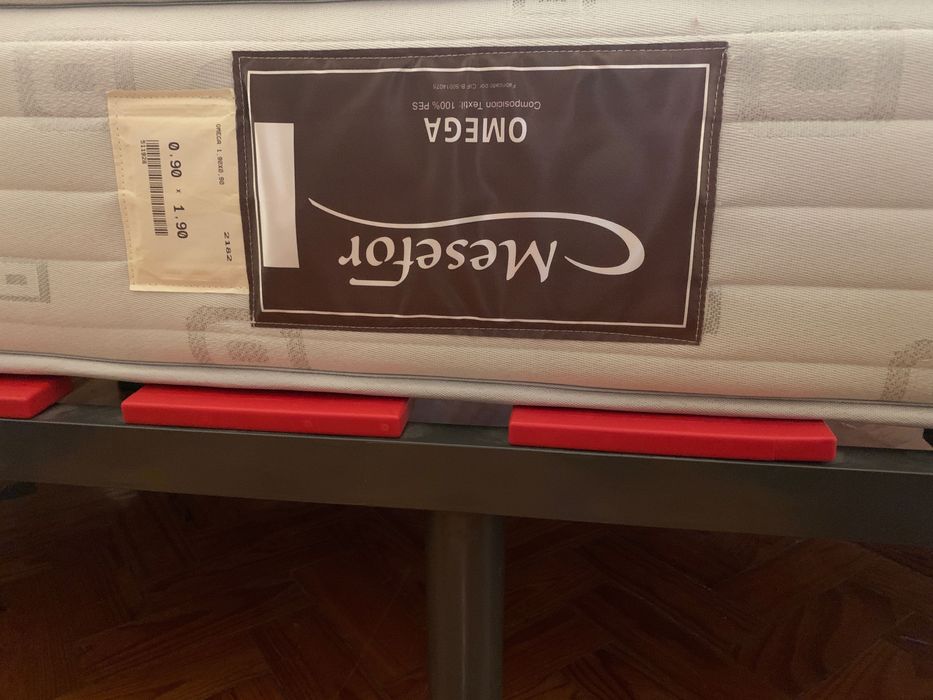 estrado + colchão ou só estrado (1.90X0.90) estado novo