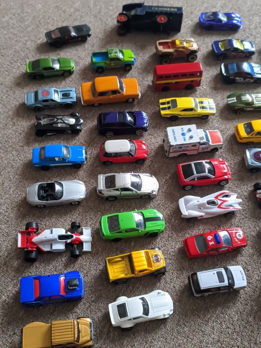 Машинка HotWheels Realtoy Welly Matchbox Siku Mattel