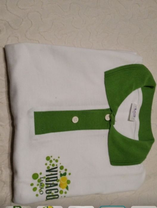 Pólo com publicidade da Vidago