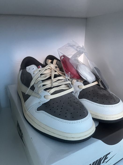 Jordan 1 low traviss scott reverse mocha