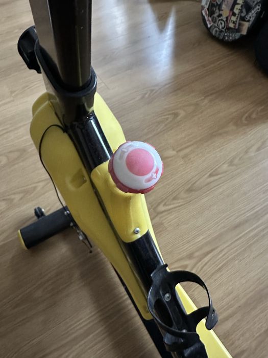 Велотренажер для дому з колесом попереду